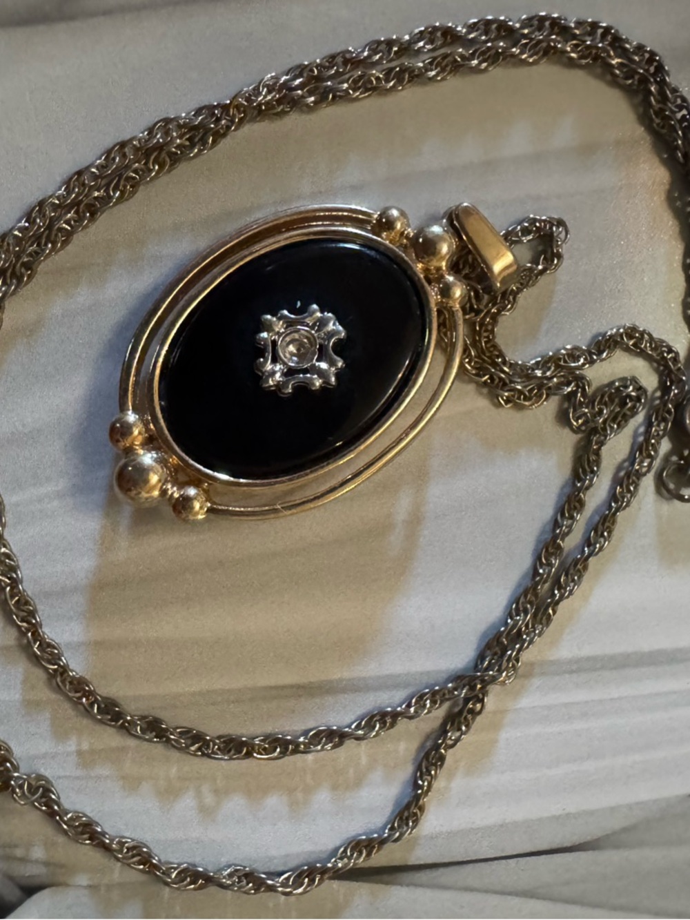 Vintage Avon Victorian Collection Pendant (1983)